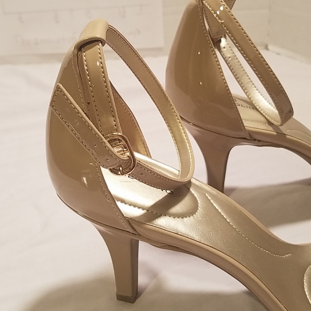 Bandolino Heeled Sandal - Picture 5 of 8